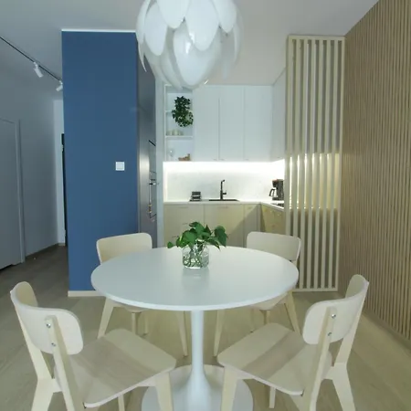 Blue Strict Center Apartment *
